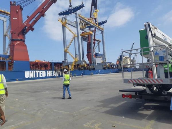 UHL Discharges Liebherr Cranes in Somalia
